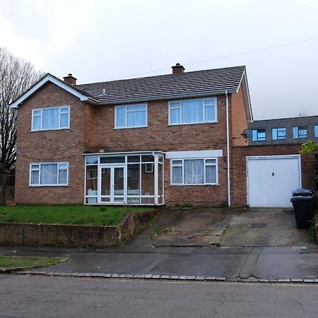 Many Worlds Meet - Eurostar, Wimbledon 30 Mins, Central London, Gatwick 15 Mins - Spacious, Sleeps Up To 16 Plus Cot - Free Wifi, Parking - Next To Lloyd Park, Great For Families, Walkers, Relocators - Ideal For Contractors Croydon kerület Kültér fotó