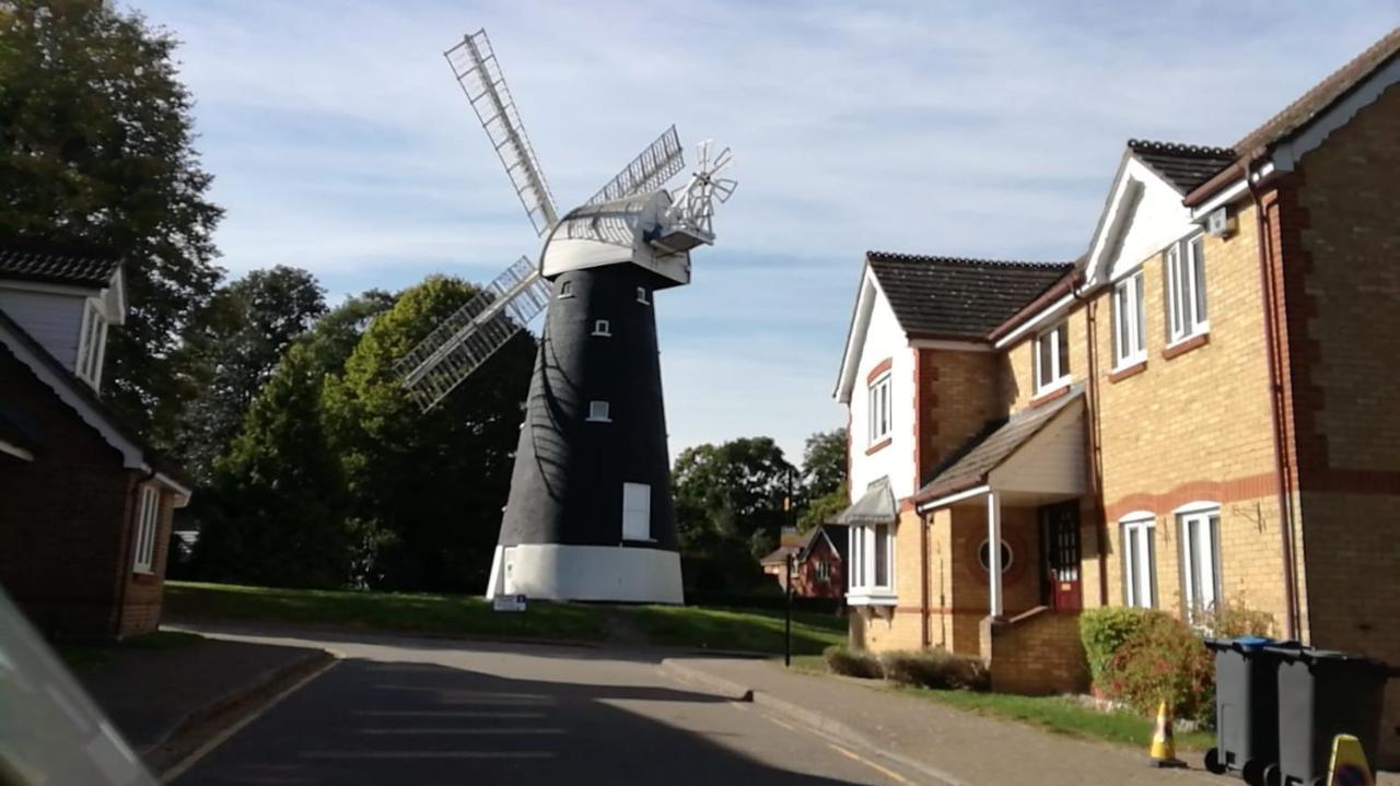 Many Worlds Meet - Eurostar, Wimbledon 30 Mins, Central London, Gatwick 15 Mins - Spacious, Sleeps Up To 16 Plus Cot - Free Wifi, Parking - Next To Lloyd Park, Great For Families, Walkers, Relocators - Ideal For Contractors Croydon kerület Kültér fotó
