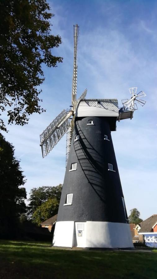 Many Worlds Meet - Eurostar, Wimbledon 30 Mins, Central London, Gatwick 15 Mins - Spacious, Sleeps Up To 16 Plus Cot - Free Wifi, Parking - Next To Lloyd Park, Great For Families, Walkers, Relocators - Ideal For Contractors Croydon kerület Kültér fotó