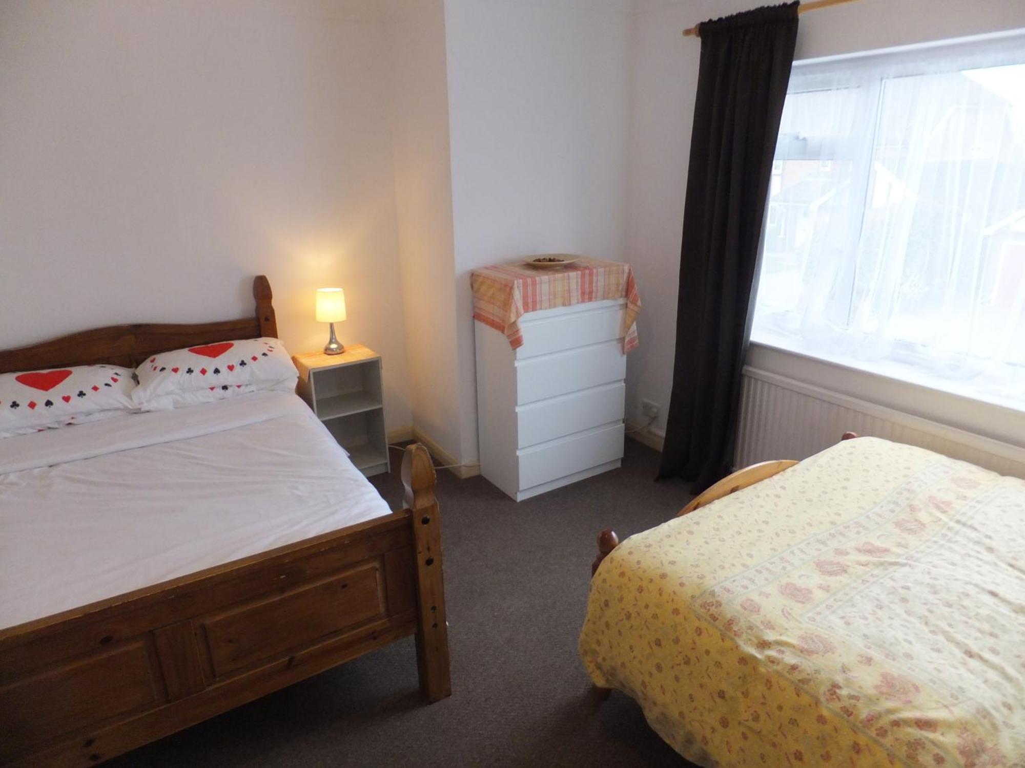 Many Worlds Meet - Eurostar, Wimbledon 30 Mins, Central London, Gatwick 15 Mins - Spacious, Sleeps Up To 16 Plus Cot - Free Wifi, Parking - Next To Lloyd Park, Great For Families, Walkers, Relocators - Ideal For Contractors Croydon kerület Kültér fotó