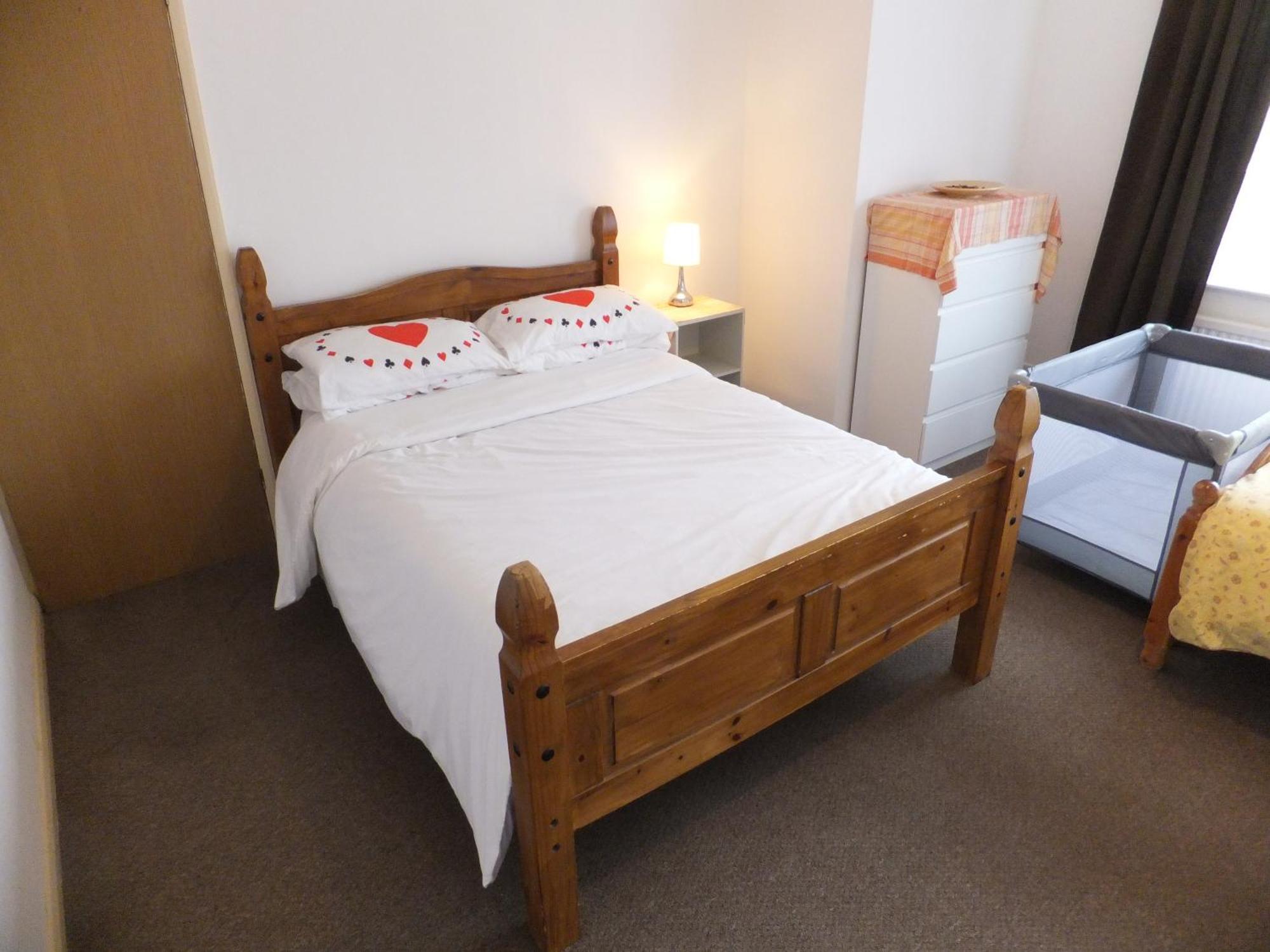 Many Worlds Meet - Eurostar, Wimbledon 30 Mins, Central London, Gatwick 15 Mins - Spacious, Sleeps Up To 16 Plus Cot - Free Wifi, Parking - Next To Lloyd Park, Great For Families, Walkers, Relocators - Ideal For Contractors Croydon kerület Kültér fotó