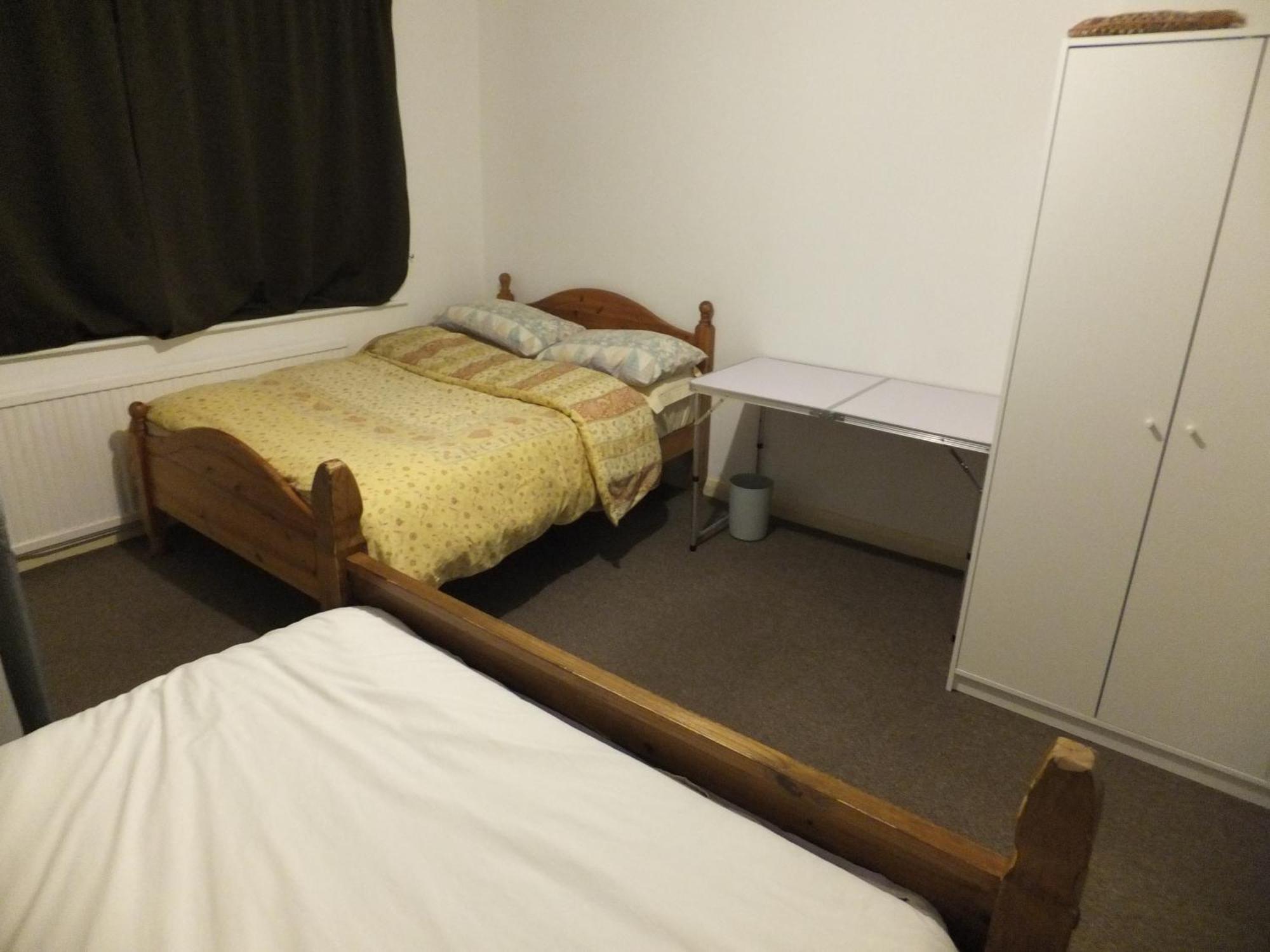 Many Worlds Meet - Eurostar, Wimbledon 30 Mins, Central London, Gatwick 15 Mins - Spacious, Sleeps Up To 16 Plus Cot - Free Wifi, Parking - Next To Lloyd Park, Great For Families, Walkers, Relocators - Ideal For Contractors Croydon kerület Kültér fotó