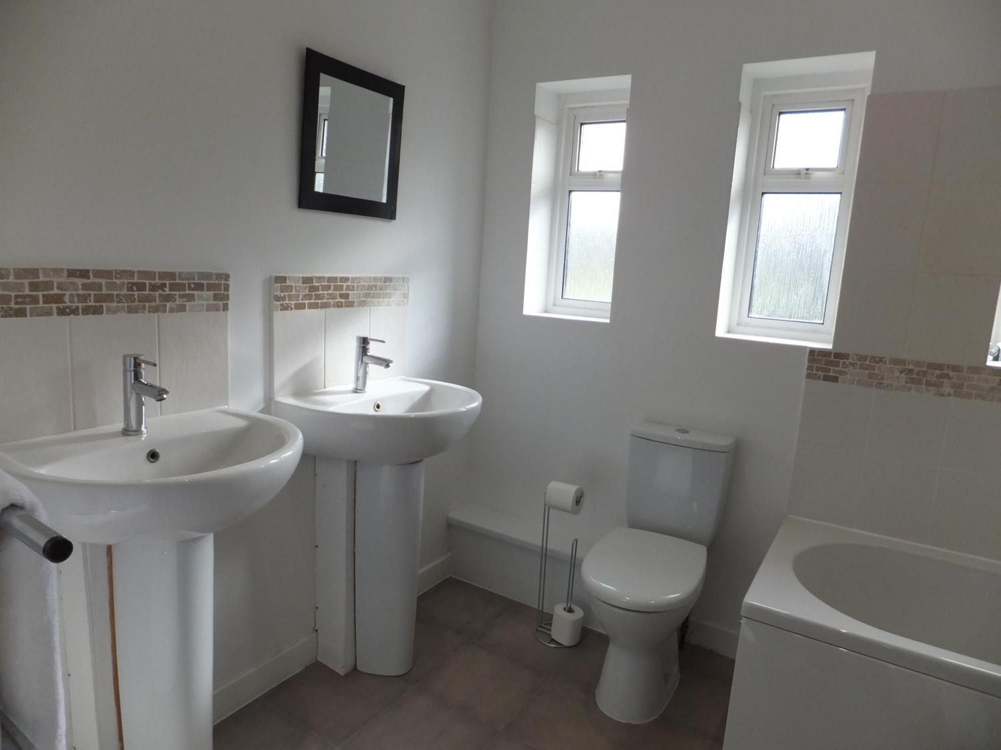 Many Worlds Meet - Eurostar, Wimbledon 30 Mins, Central London, Gatwick 15 Mins - Spacious, Sleeps Up To 16 Plus Cot - Free Wifi, Parking - Next To Lloyd Park, Great For Families, Walkers, Relocators - Ideal For Contractors Croydon kerület Kültér fotó