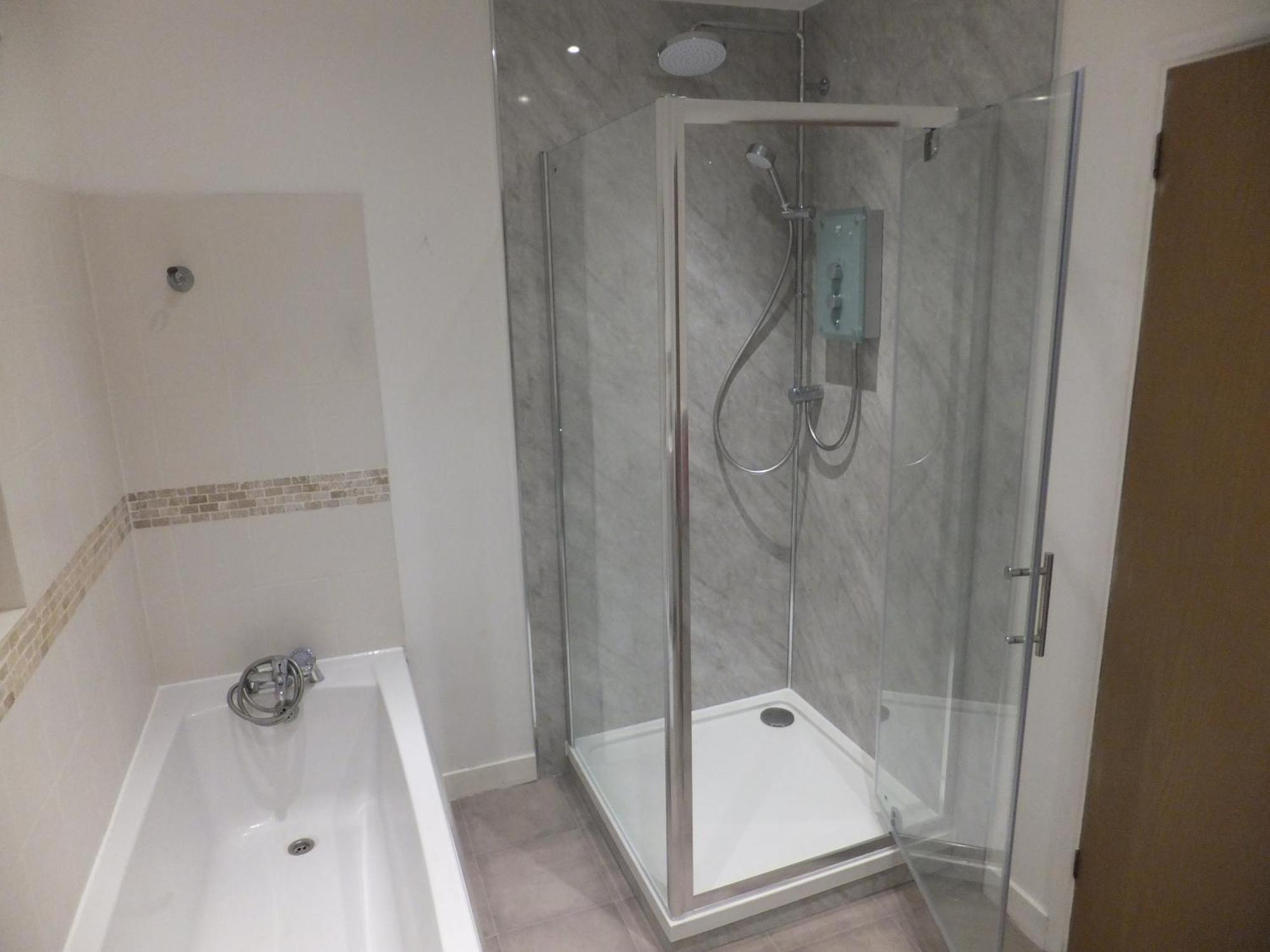 Many Worlds Meet - Eurostar, Wimbledon 30 Mins, Central London, Gatwick 15 Mins - Spacious, Sleeps Up To 16 Plus Cot - Free Wifi, Parking - Next To Lloyd Park, Great For Families, Walkers, Relocators - Ideal For Contractors Croydon kerület Kültér fotó