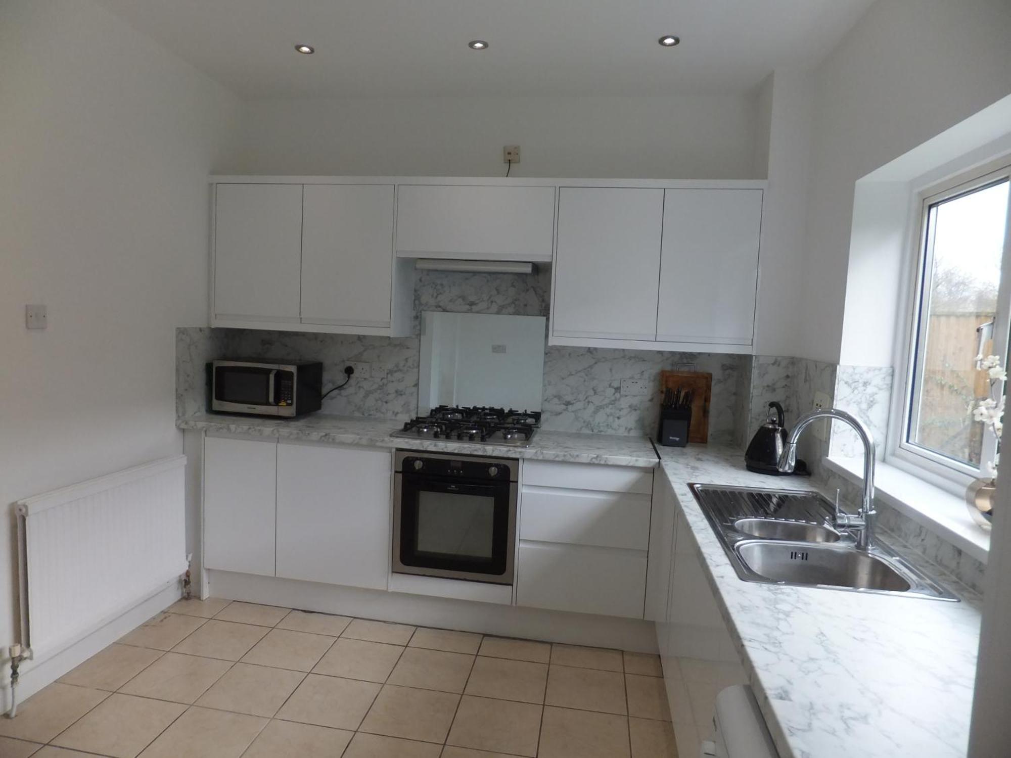Many Worlds Meet - Eurostar, Wimbledon 30 Mins, Central London, Gatwick 15 Mins - Spacious, Sleeps Up To 16 Plus Cot - Free Wifi, Parking - Next To Lloyd Park, Great For Families, Walkers, Relocators - Ideal For Contractors Croydon kerület Kültér fotó