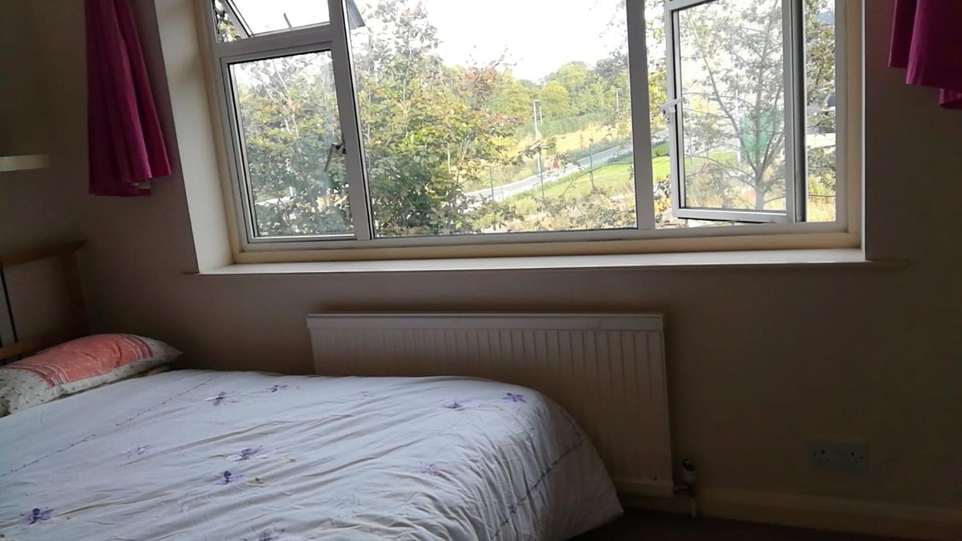 Many Worlds Meet - Eurostar, Wimbledon 30 Mins, Central London, Gatwick 15 Mins - Spacious, Sleeps Up To 16 Plus Cot - Free Wifi, Parking - Next To Lloyd Park, Great For Families, Walkers, Relocators - Ideal For Contractors Croydon kerület Kültér fotó
