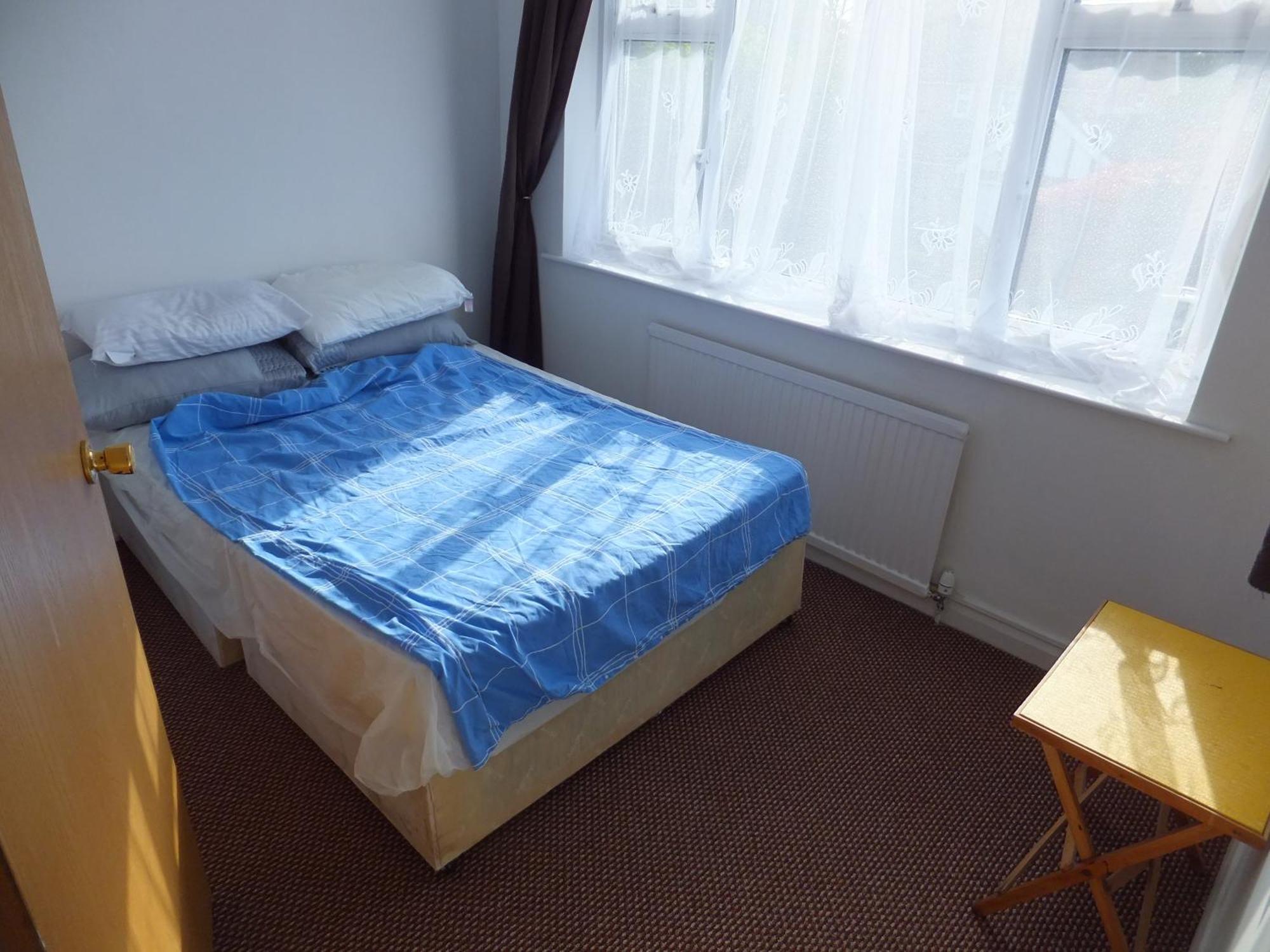 Many Worlds Meet - Eurostar, Wimbledon 30 Mins, Central London, Gatwick 15 Mins - Spacious, Sleeps Up To 16 Plus Cot - Free Wifi, Parking - Next To Lloyd Park, Great For Families, Walkers, Relocators - Ideal For Contractors Croydon kerület Kültér fotó