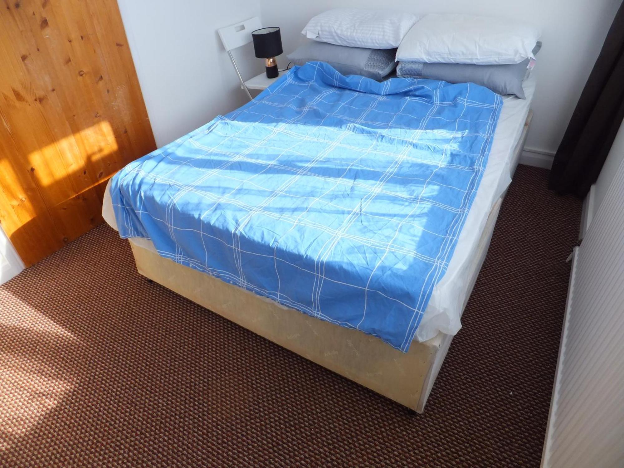Many Worlds Meet - Eurostar, Wimbledon 30 Mins, Central London, Gatwick 15 Mins - Spacious, Sleeps Up To 16 Plus Cot - Free Wifi, Parking - Next To Lloyd Park, Great For Families, Walkers, Relocators - Ideal For Contractors Croydon kerület Kültér fotó